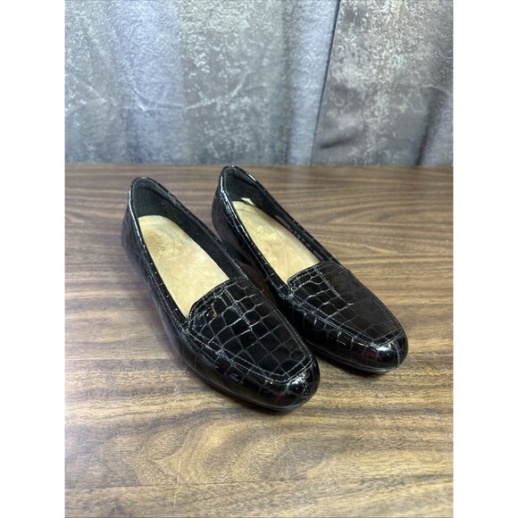 Clarks Shoes - Clarks Artisan Shoes Pumps Heels Women Size 9.5N Black Patent Slip On